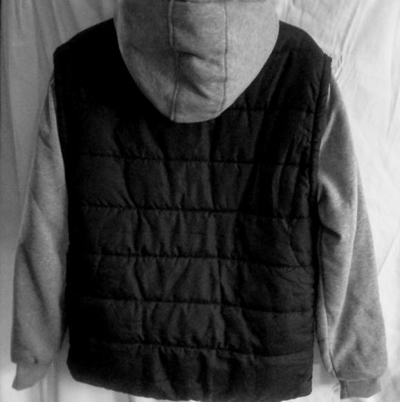 NWT Last One Boys One Point Grey/Black Hooded Jack - Picture 2 of 2